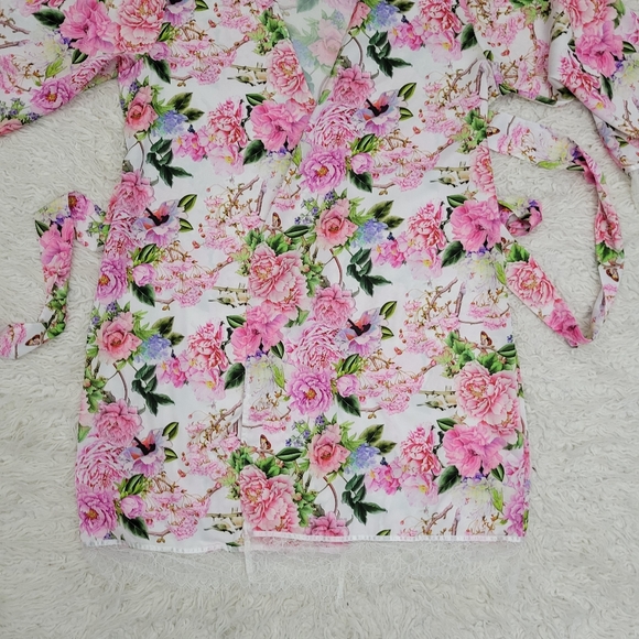 Homebodii Floral Robe Medium - Picture 6 of 10
